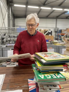 Jean-Marc, bénévole au tri des livres